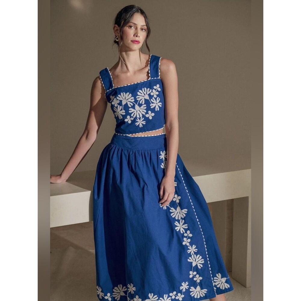 Solitaire Embroidered Two-Piece Skirt Set Size Medium NWT Blue & White Floral